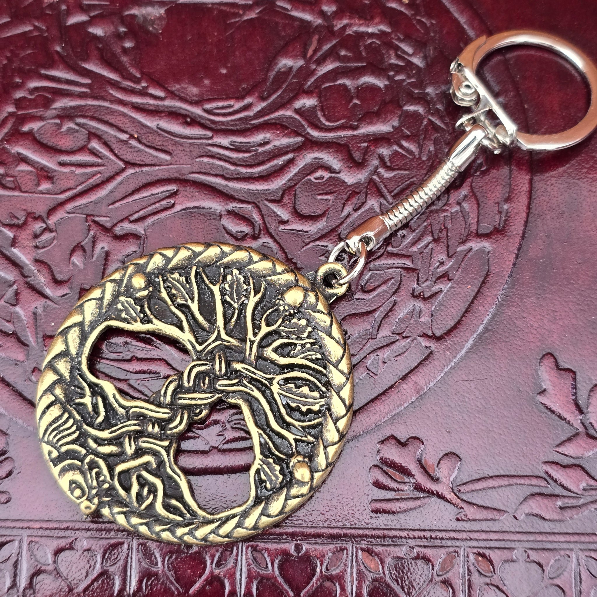 Portachiavi In Pelle Marrone Con Albero Della Vita Yggdrasil - Fatto A Mano In Germania